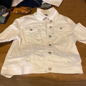 WHITE JEAN JACKET